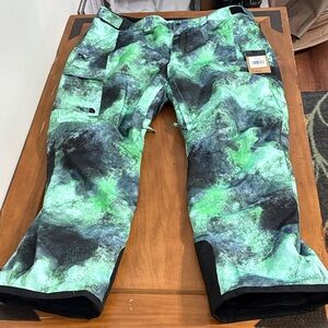 The North Face NWT Freedom Insulated Ski Snowboarding Pants Size XXL